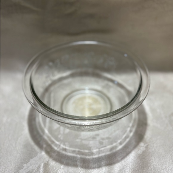 Vintage Pyrex Clear Glass Mixing Bowl “French Daisy” - Picture 2 of 7